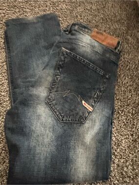 Slim Straight Men's Jeans in Distressed Blue Denim